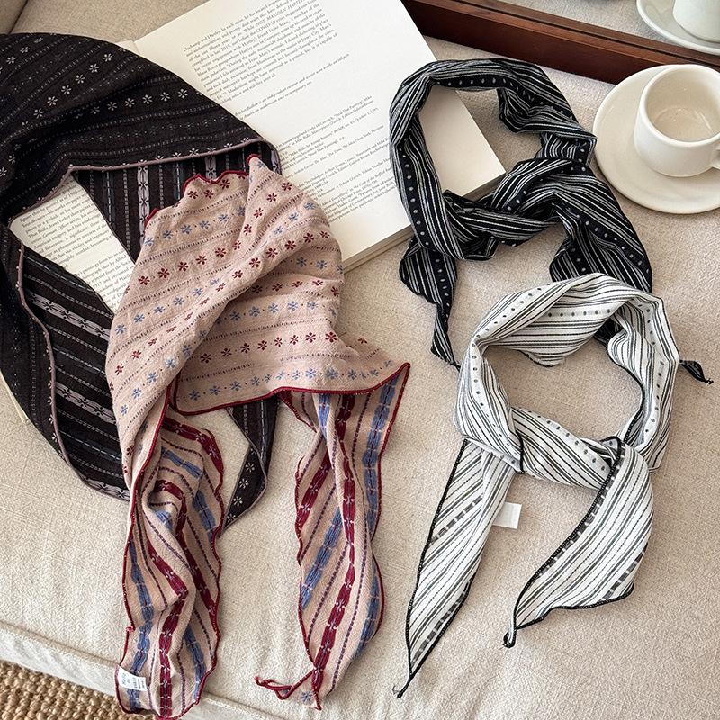 Bandana Cotton - Bawełniano-lniany Trójkątny Szal z Nadrukiem Kwiatowym