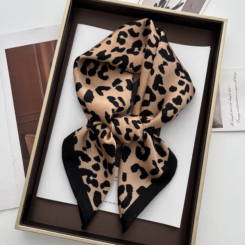 Luksusowy szal damski z satyny – Ascot Neck Scarf recenzja i cena