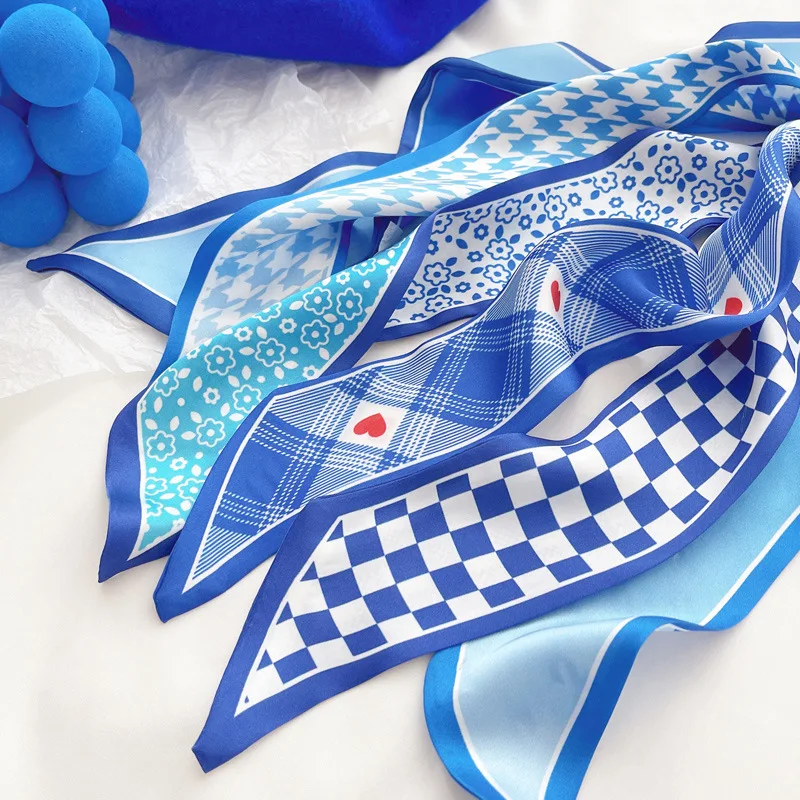 Jedwabna apaszka w kolorze nie – Silk Neck Scarf recenzja i cena